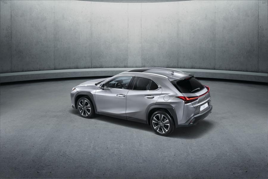  Lexus UX200 2018 года  (WW) (фото 8 из 11)